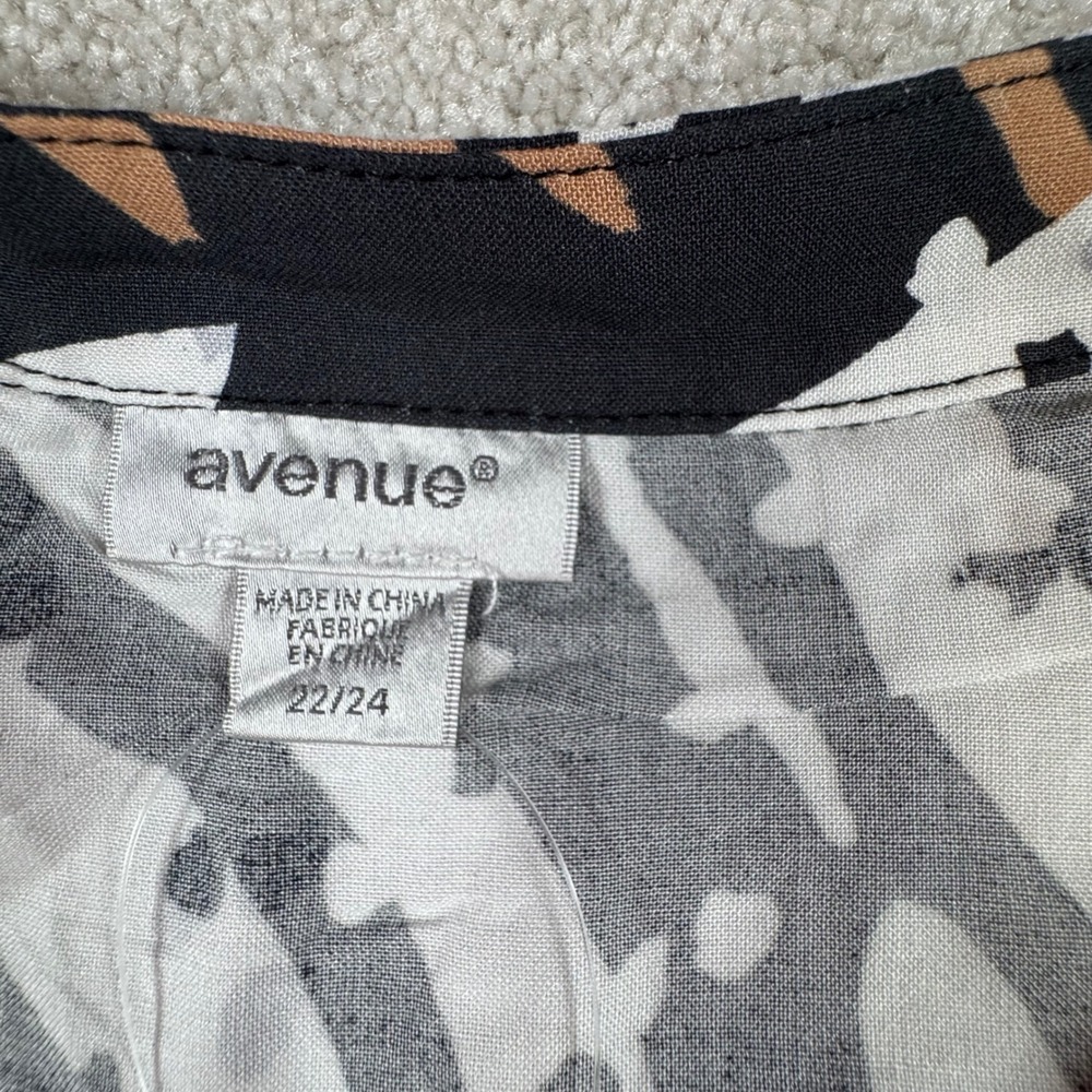 Avenue Womens Plus 22/24 Zebra Animal Print Tiered Button Down Tunic Top NWT - Picture 4 of 7